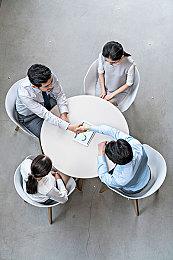 快节奏独立解谜游戏《时空裂隙》2月17日发售